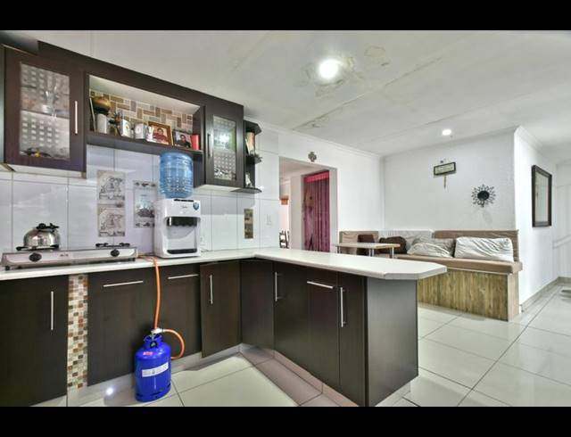 4 BEDROOM HOUSE FOR SALE IN BROMHOF